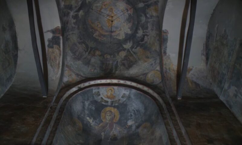 prikaz fresaka na kupli u manastiru gračanica